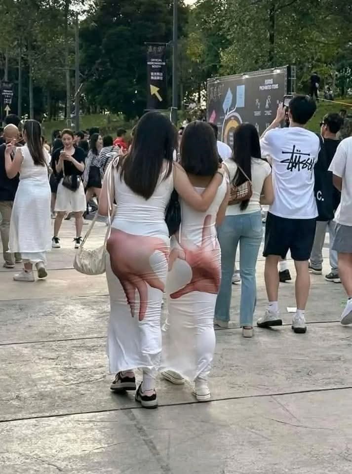 Love is everywhere 😍❤️🥰🍑