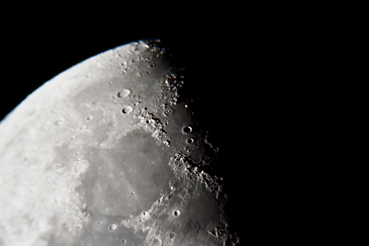 Caught a lovely view of mountain ranges on the Moon…100s of km long and 5km high…follow the day/night terminator line for a lunar treat! #WondersOfTheMoon #moon #craters #Apennines