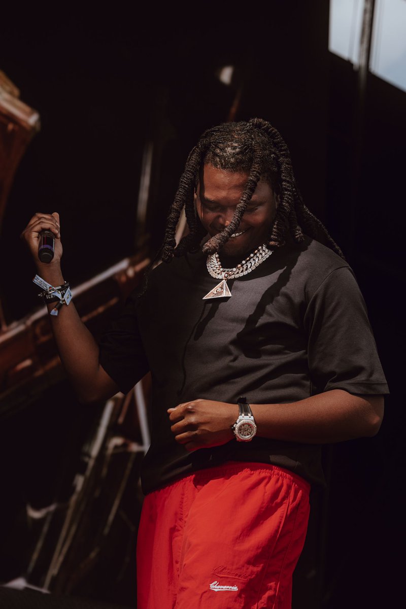 DR. EV4L 🎩 @youngnudy x #dreamvillefest | 📸: <a href="/jbajsel/">Julian Bajsel</a> <a href="/deaniechen/">deanie</a>
