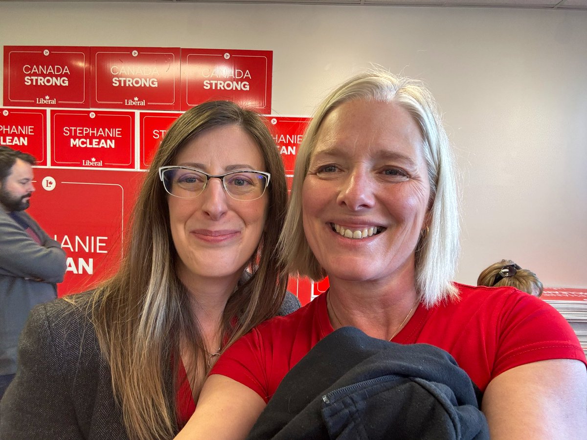 cathmckenna's tweet image. Great rally with Stephanie McLean, #TeamCarney candidate for Esquimalt–Saanich–Sooke, Stephanie is a former Minister in NDP Notley government, has lived with her family here since 2019 &amp;amp; practices labour law! An awesome example of #AddWomenChangePolitics! #elxn45 #CanadaStrong