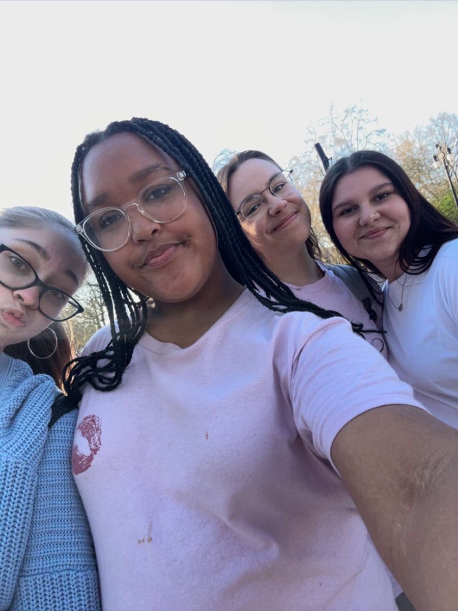 xdd_Ad_ele's tweet image. the way adele brought people together will forever be the thing i am the most grateful for. people all over the world just sitting at home calling every single day and suddenly going from facetime to seeing each other face to face after years of talking. thank you adele. ♥️🪐