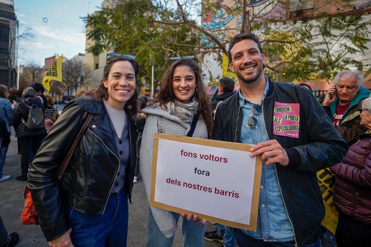 dcruzf's tweet photo. 🔴 Milers de persones omplim avui els carrers per a reivindicar que s'apugin els salaris i abaixin els preus dels lloguers.

✊ Acabem amb el negoci de l'habitatge! https://t.co/qRAMMyb85S