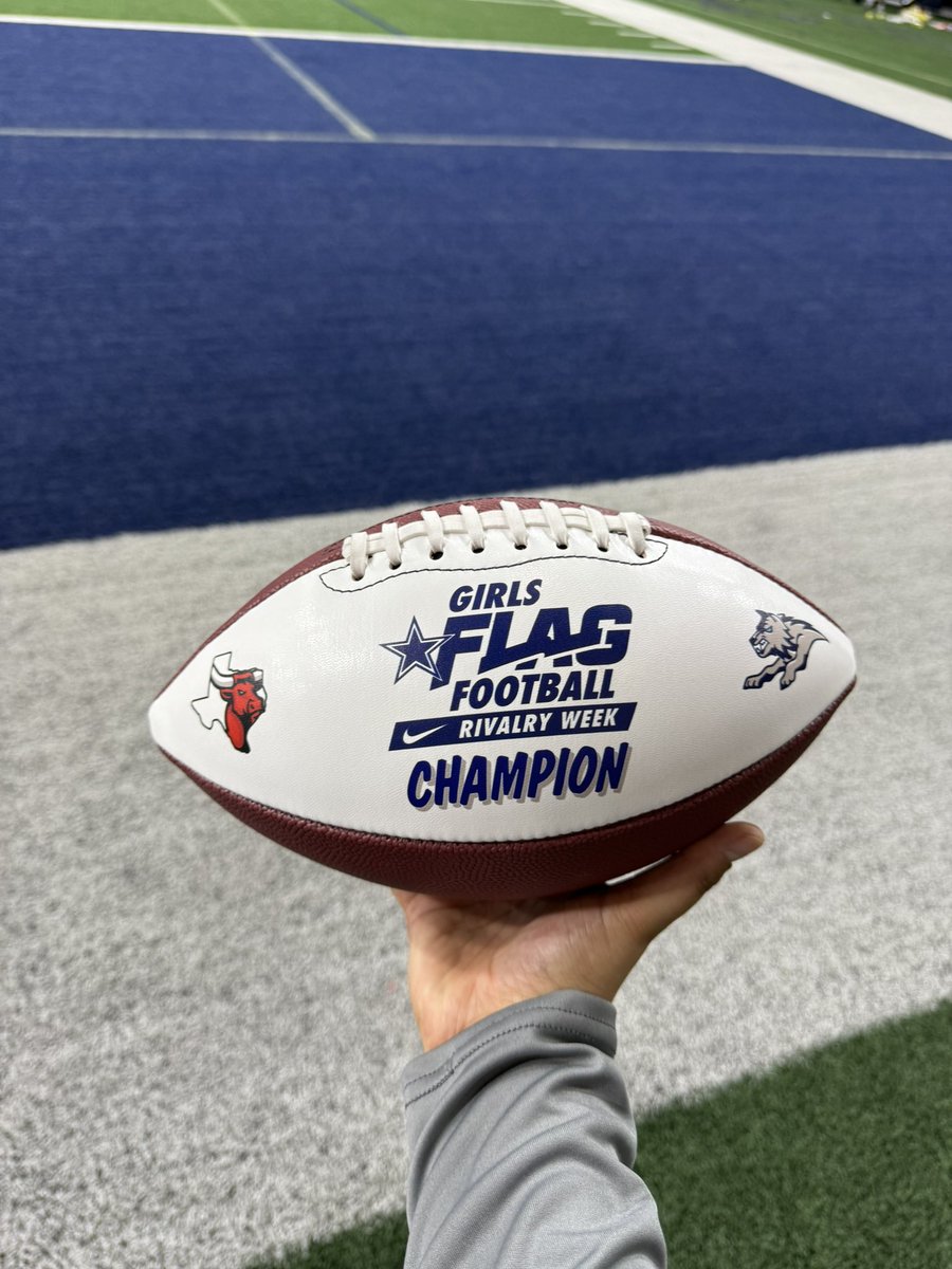 Rivalry week vs Cedar Hill! The lady wolves came out strong with a 18-6 victory. We are  2-0!
Player Highlights:
KeAsiia Davis -1TD, 3 interceptions  
Valeria De Leon- 2TD, 2 interceptions