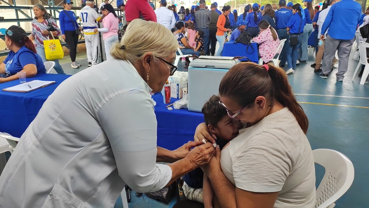 El alcalde José Cheo Mosquera demuestra una vez más su compromiso con los lagunillenses, liderando una gran jornada social en la cancha Ada Escaray, del sector Monterrey. Parroquia Paraute

 ¡Este es el gobierno que camina junto a su gente!