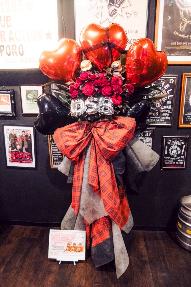 Ryuta_Y_Bass's tweet photo. ダブサイを終えました
こんなに強いダブサイの後にひかさがどんなライブをするのか楽しみだ

テっちゃん東京でズタズタに揉まれてきてね

但野さんもテっちゃんも愛してる！

良い写真しかなくて選びきれない！
Photo by @MmmuSic_ai 

DOUBLE SIZE BEDROOM ベース谷川龍太でした

やめなきゃいけるぜ https://t.co/UD14plbLvS