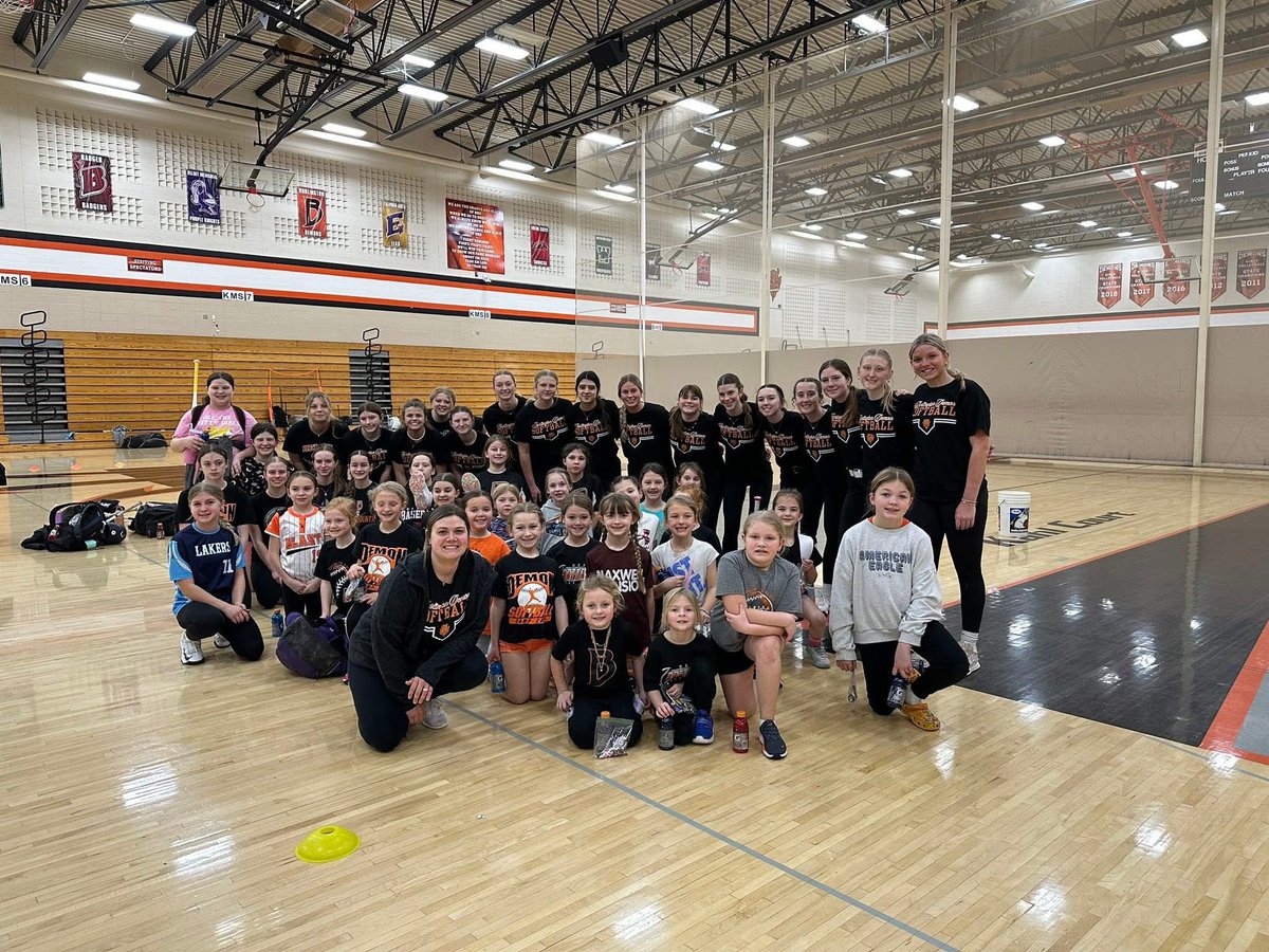 We had an amazing camp this morning. A great turnout and a fantastic group of girls! 

Big thanks to all of the high school players for helping and all the parents for signing their child up! 

GO DEMONS! 🥎