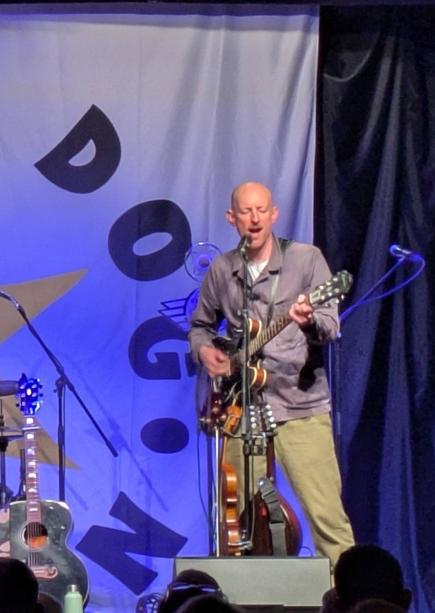 Magnificent and wholesome night at <a href="/HuttonRudbyArts/">Hutton Rudby Arts</a> with the one and only, and always incredible <a href="/policedoghogan/">Police Dog Hogan</a> and the very fabulous Moray McLaren 🎶 they just give me joy 🎻 thank you James, <a href="/FiddledogEd/">Eddie Bishop</a> <a href="/IAmTimDowling/">Tim Dowling</a> and all the Hoganistas 🪕