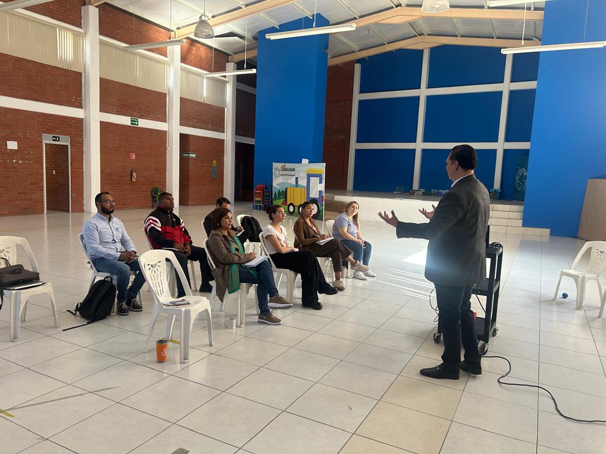 FFragaH's tweet photo. Agradezco a la Maestra Martha Eugenia Galvan Arellano de #Montessori por la oportunidad de conversar sobre Derecho Laboral y la importancia de los nuevos mecanismos de solución de conflictos
#ReformaLaboral
#Durango https://t.co/CfCm00FgJu
