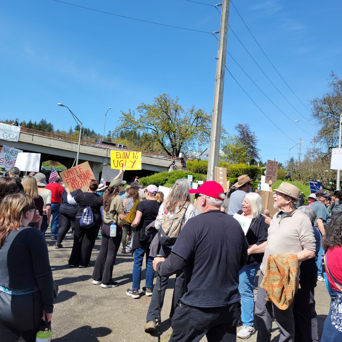TakurConluTV's tweet photo. Earlier today, a MASSIVE rally spanning Eugene City Hall and across the Ferry St. Bridge, spilling into Alton Baker Park.

One of many as part of the "Hands Off!" rally movement against President Donald Trump and Billionaire Elon Musk.

More tonight #LiveonKVAL #LiveonKMTR https://t.co/Ns1buaZHPB