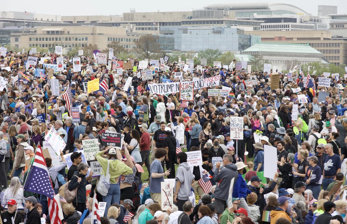 no_kings's tweet image. Elon’s scared.
Trump’s panicking.
Because millions of us are DONE being silent.

You can’t arrest a movement.
You can’t threaten a nation into obedience.
You can’t billionaire your way out of a revolution.

This is the uprising.
#HandsOff #StopProject2025 #NoKings
🔥🛑✊🏽