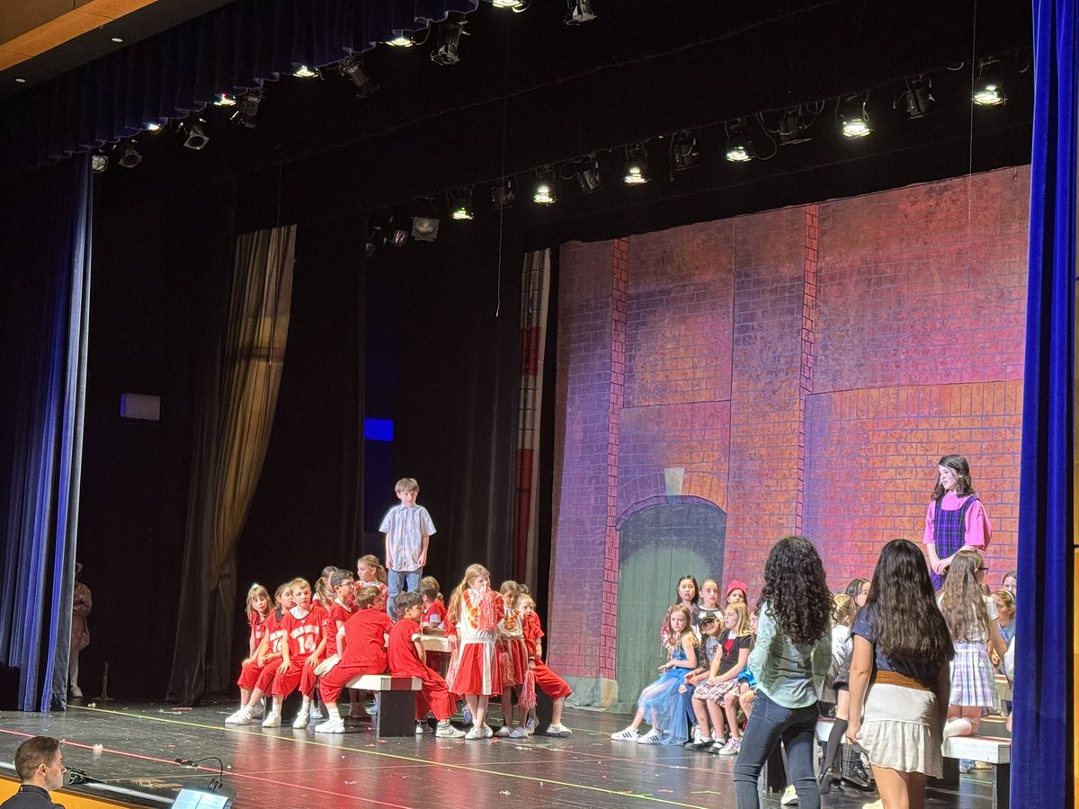Congrats to the #WOSchool theater cast for their spectacular performance of High School Musical, Jr. I hope that your enthusiasm for performing is just “the start of something new!” 🎵 🎭 🍎 ♥️ #WeAreChappaqua #BESTOrchard