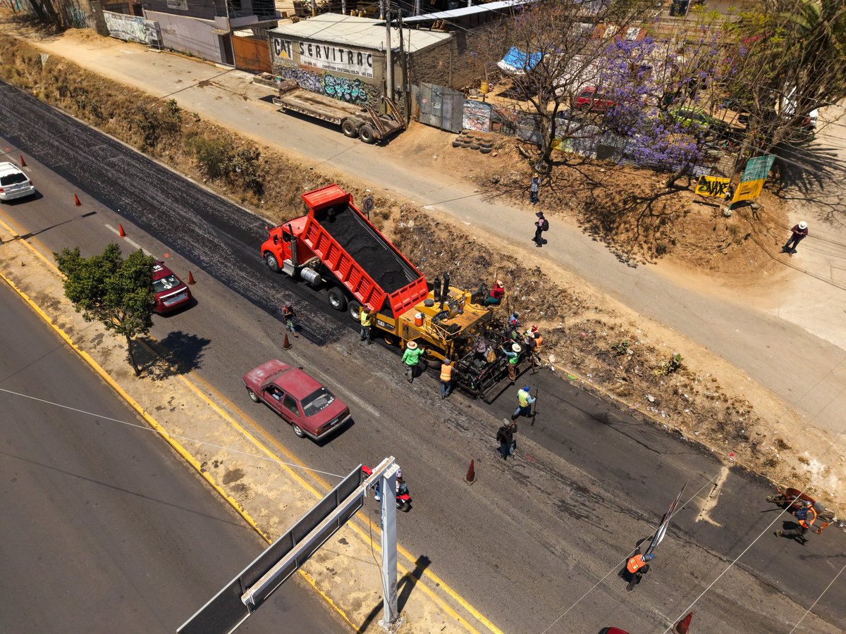 Te compartimos los avances en los trabajos de rehabilitación en el Cerro del Fortín y de tramos carreteros en inmediaciones de la agencia de Santa Rosa Panzacola y la zona de Brenamiel.

Con el Mega Plan de Bacheo y Reencarpetamiento #TacheAlBache, seguimos transformando las