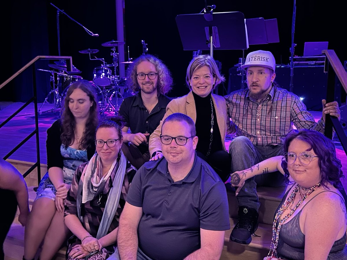 Souper-bénéfice Mon Shack : Bravo à Josée Parent et son équipe! Carl, Julien et les colocataires ont livré raps et témoignages touchants. Mon Shack leur donne des ailes pour avancer dans la vie.