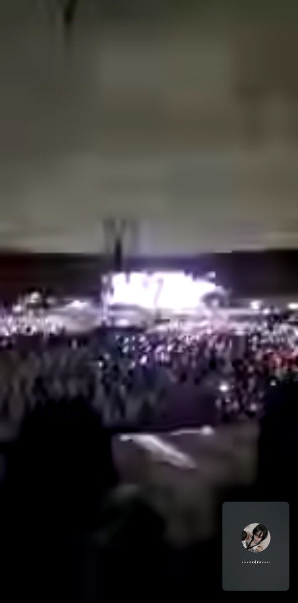 minha amiga fznd chamada de vídeo no show pra me mostrar... gente olha como eles estão lindos ❤️‍🩹