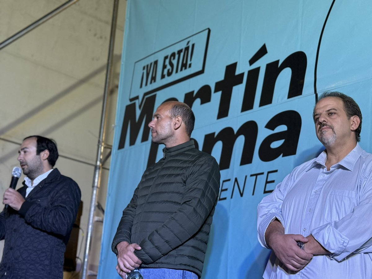 Rodrigo Goñi Reyes (@diprodrigogoni) on Twitter photo Apoyamos con convicción la candidatura de <a href="/ismael_manzur/">Ismael Manzur</a> como alcalde del Municipio B. Junto a <a href="/MartinLemaUy/">Martin Lema</a> en la Intendencia, sabemos que este equipo va a generar el cambio que los montevideanos necesitan.
¡Vamos por un Montevideo mejor para todos!
#YaEstá #TuVozNuestraAcción Apoyamos con convicción la candidatura de <a href="/ismael_manzur/">Ismael Manzur</a> como alcalde del Municipio B. Junto a <a href="/MartinLemaUy/">Martin Lema</a> en la Intendencia, sabemos que este equipo va a generar el cambio que los montevideanos necesitan.
¡Vamos por un Montevideo mejor para todos!
#YaEstá #TuVozNuestraAcción