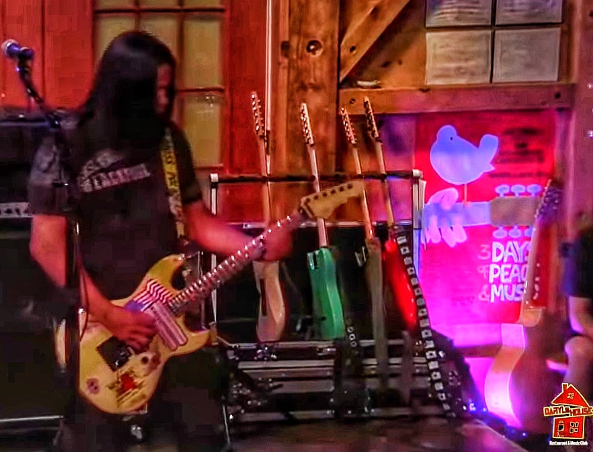 Saturday April 19, 2025, looking forward to performing "LIVE from Daryl's House Club" -Pawling, NY. 
Very special guests will be appearing- people are flying in from all over the place... 8pm only 2 percent tix left darylshouseclub.com