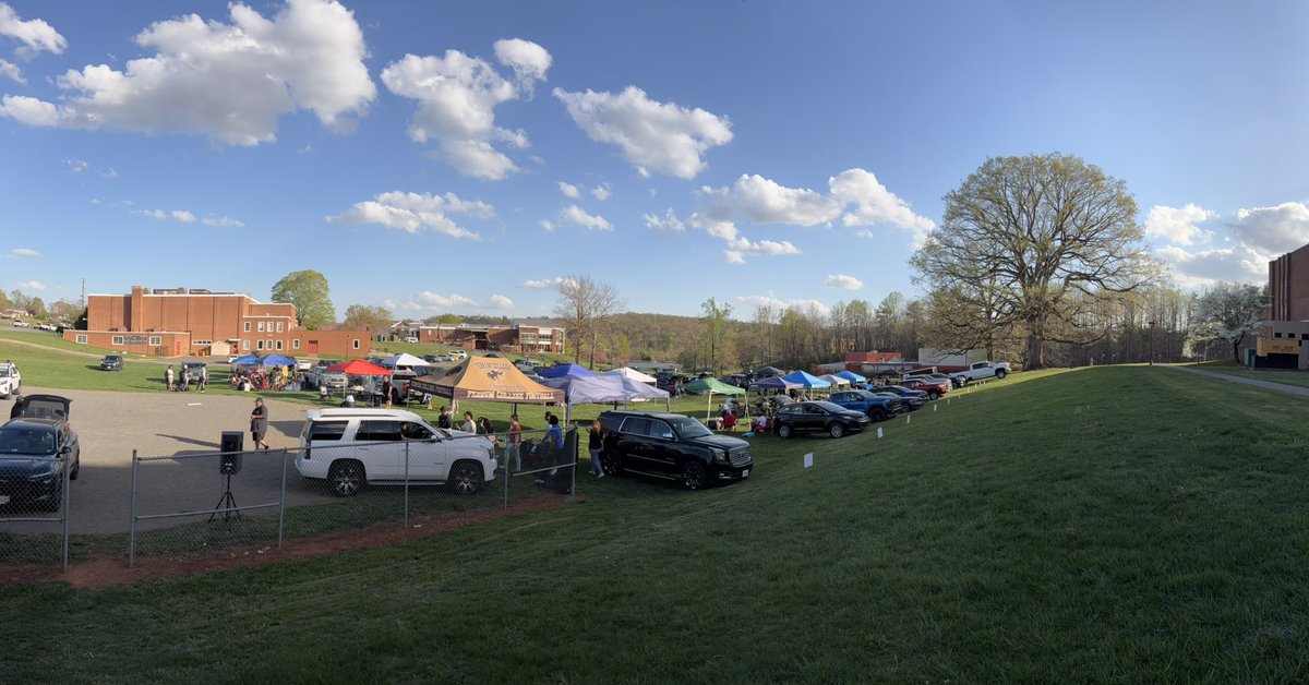 Great day back on 40 West celebrating our seniors and showcasing Team #71 

🎩🎩🎩

#TheJourney 

#BAM
#PROCESS 
#SDTW