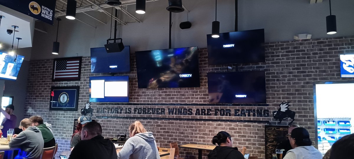 Brian McQueary (@bmacabc) on Twitter photo Nothing like sitting at a <a href="/BWWings/">Buffalo Wild Wings</a> to watch the final four and watching this.... Nothing like sitting at a <a href="/BWWings/">Buffalo Wild Wings</a> to watch the final four and watching this....