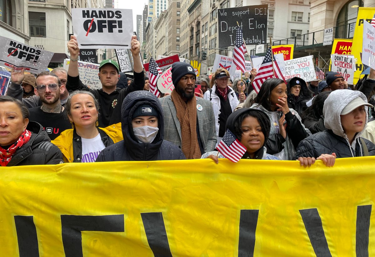 A message from NYC to Trump: #HandsOff ✊🏿

Keep your greedy hands OFF of our healthcare and public health, our rights, our unions, and our democracy.

Thanks to everyone who came out in the rain today to stand up for working people and for inclusion.

#April5 #HandsOff2025