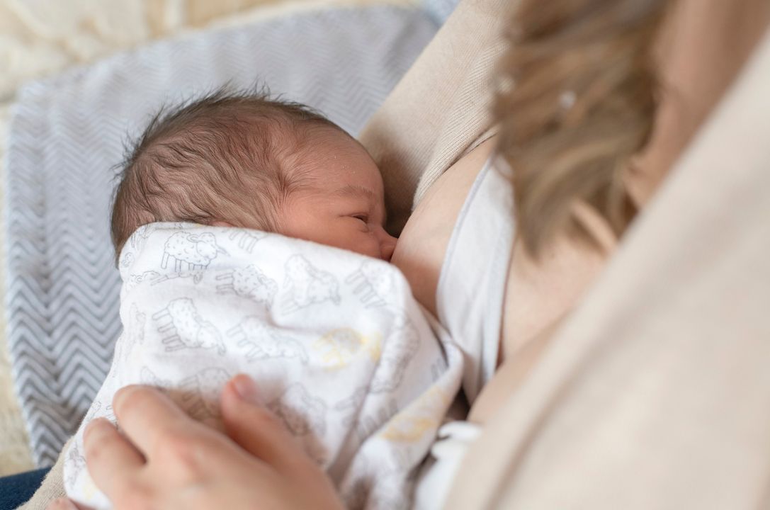 Do you have questions as you breastfeed? Call the National Women's Health and #Breastfeeding Helpline anytime between 9 a.m. and 6 p.m. ET, Monday through Friday, at 1-800-994-9662 to talk with a health information specialist in English or Spanish. bit.ly/360Yq99