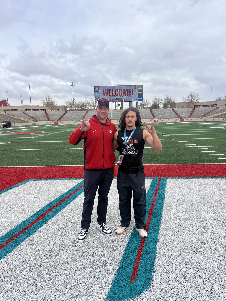 Antonio “Tarzan” Para (@antoniopara38) on Twitter photo Had a great time visiting <a href="/UNMLoboFB/">New Mexico Football</a> junior day! Thank you <a href="/CoachNardo14/">Luke Nardo</a> <a href="/CoachBignell/">Clay Bignell</a> for the hospitality🦾 Had a great time visiting <a href="/UNMLoboFB/">New Mexico Football</a> junior day! Thank you <a href="/CoachNardo14/">Luke Nardo</a> <a href="/CoachBignell/">Clay Bignell</a> for the hospitality🦾