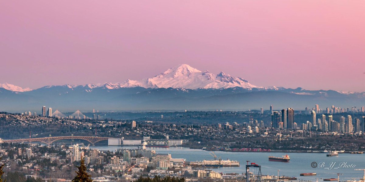 The sky is strawberry pink! Strawberry pink! Strawberry pink!
