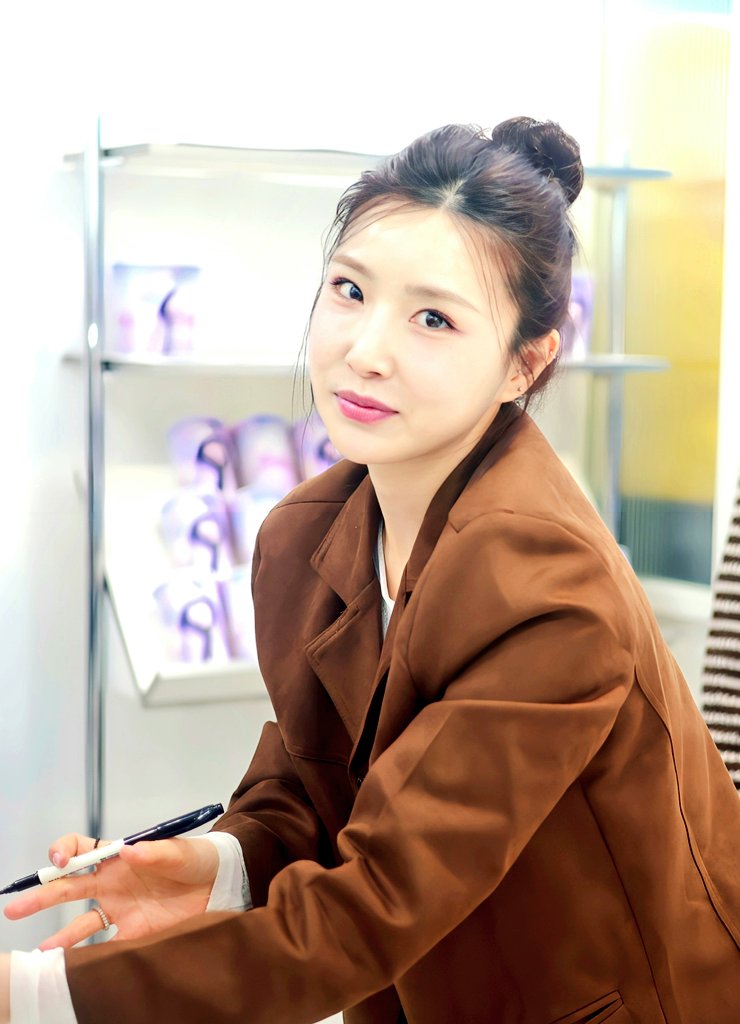 BBGIRLSV2's tweet photo. #브브걸 #BBGIRLS 
#이유나 #유나
250405 토 
이유나 🎂 생일카페 https://t.co/g1fhAcSyHm