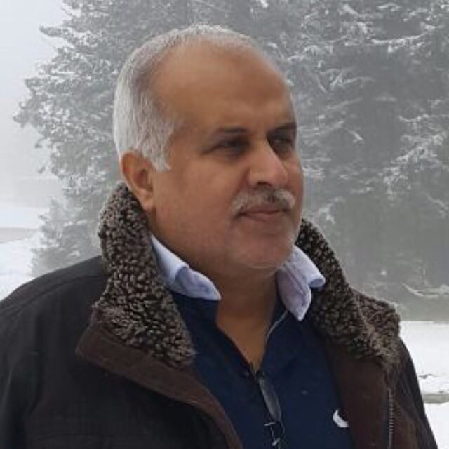 amhowail's tweet photo. مـرحــوم يـاللي كـل مـاحـل طــاريــه
ضـاقـت علي الارض لـو هـي وسيعـة
بعض العرب حـزنـه ثــلاث ايام تبكيـه 
وبعض العرب يبقى معك حزنه وديعه https://t.co/AxAy8VOmwX