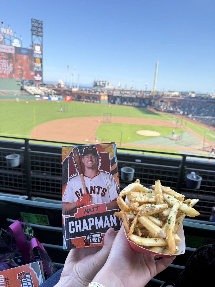 Kaelynnrenee's tweet image. Oracle Park… I AM INSIDE U🖤🧡 #SFGiants #oraclepark