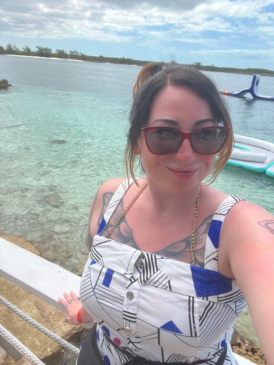 novanapora's tweet photo. I got my flirt on in the Dominican Republic, the Bahamas, and aboard the Valiant Lady on my first cruise. Wish you guys were there. 😉 https://t.co/Dfw4cwTRV2