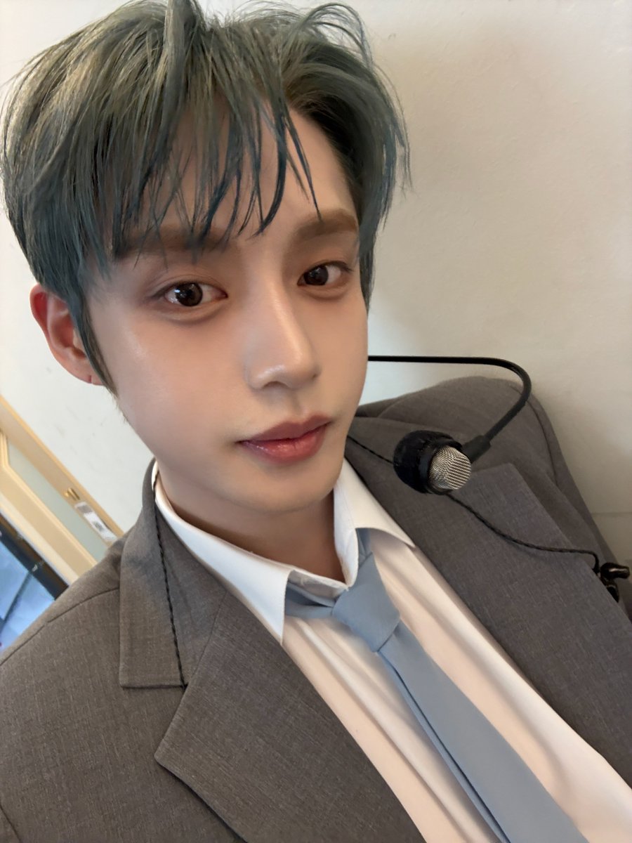 _💌

제로즈 사랑해
너 없으면 안 돼
앞으로도 함께하자💙

#KIMJIWOONG #김지웅
#ZEROBASEONE #ZB1 #제로베이스원