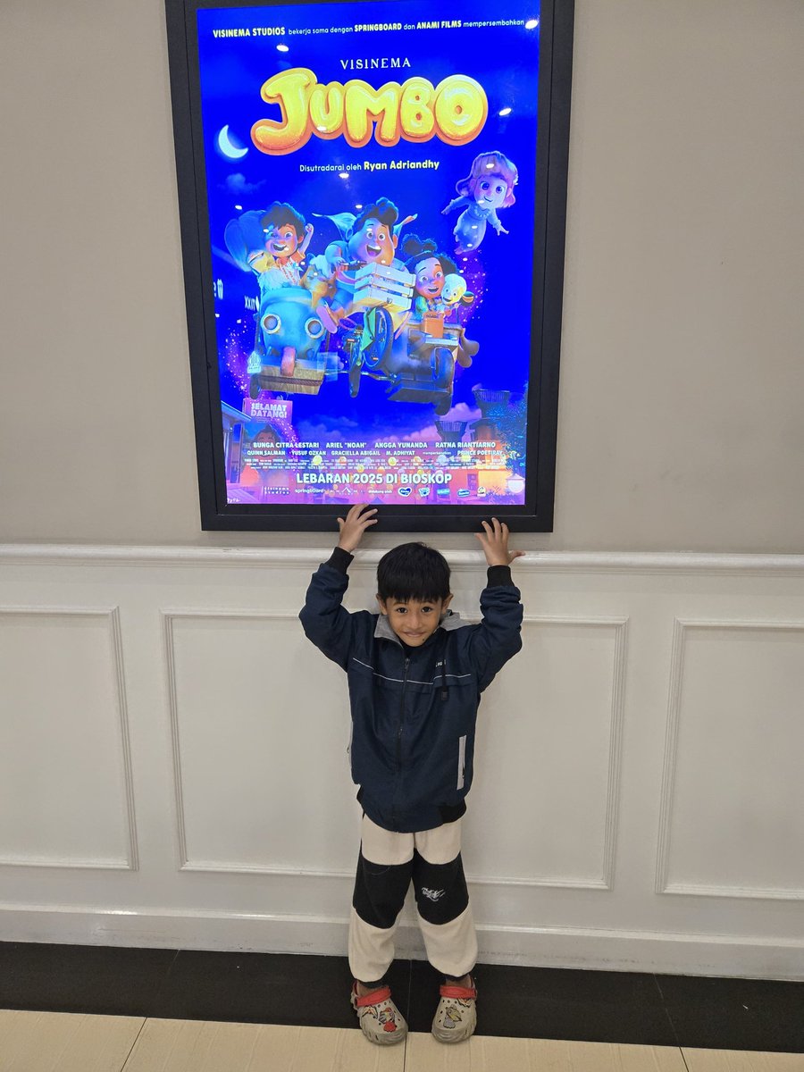 siweyeprad's tweet photo. Halo kak @Adriandhy terima kasih sudah membuat karya yg luar biasa sehingga membuat anak ini ketagihan dengan karyamu sampai 4x nonton dengan pendamping yg berbeda. Ditunggu tour stand up nya kak @Adriandhy https://t.co/t62Rr3h5JJ