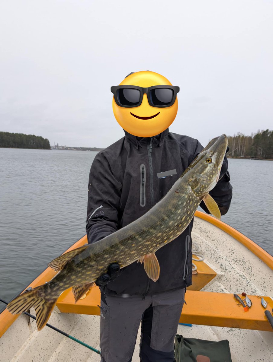 3 grader, snö, 12 sekundmeter vind och massa hungriga gäddor 🎣