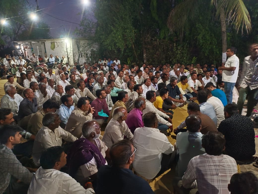 sanjaykore261's tweet photo. आम आदमी पार्टी के विसावदर विधानसभा प्रत्याशी @Gopal_Italia जी तथा क्षेत्रीय संगठन महामंत्री श्री @manoj_sorathiya जी की उपस्थिति में विसावदर में तालुका संगठन के समस्त कार्यकर्ताओं की बैठक आयोजित हुई।

इस बैठक में कार्यकर्ताओं के जोश और जुनून ने साबित कर दिया है कि गुजरात में बदलाव होने जा रहा है और यहां BJP के कुशासन का अंत होने वाला है।