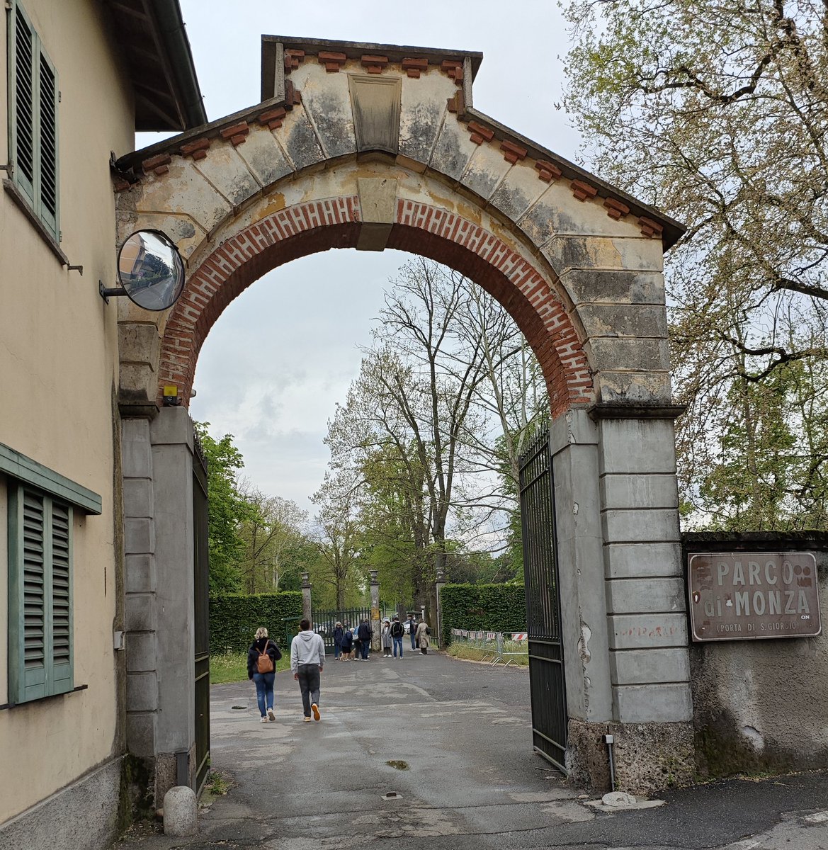 luca_carioli's tweet photo. E adesso... Passeggiata per smaltire il pranzo 🤢😵💫
#pasqua2025 #ParcoDiMonza
#20aprile https://t.co/9RpR7UlJHf