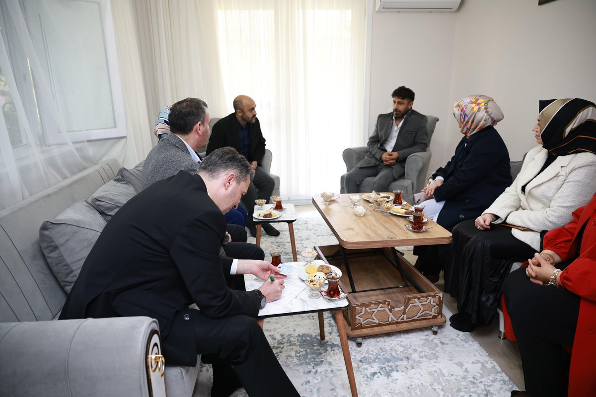 alitombastr's tweet photo. Sultanbeyli’mizin dört bir yanında teşkilatımız ve AK Gönüllülerimizle sahadayız.

AK Parti İstanbul Milletvekilimiz Ümmü Gülşen Öztürk, İl Yönetim Kurulu Üyemiz Yurdanur Bika, İlçe Başkanımız Ayhan Üşdi ile birlikte üyelerimizi ziyaret ediyor, gönül köprüleri kuruyoruz.

#HerMahallesiyle Sultanbeyli