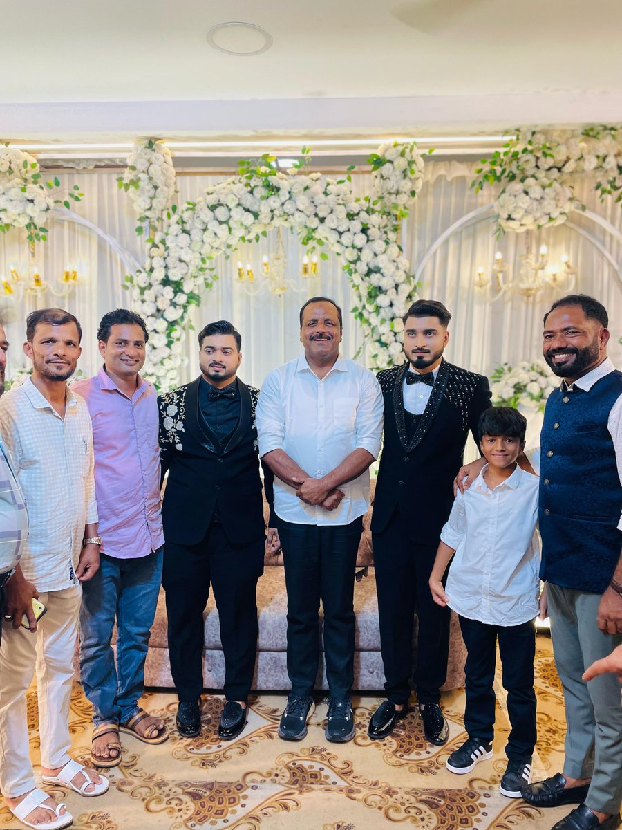 KbrNawaz's tweet photo. ತೊಕ್ಕೊಟ್ಟು ಹಾಲ್ ನಲ್ಲಿ ನಡೆದ ಹಸೀರ್ ಹಾಗೂ ತಚ್ಚಿ ಇವರ ಮದೆವೆ ಸಮಾರಂಬದಲ್ಲಿ . Speaker UT Khader, ಉಳ್ಳಾಲ ತಾಲೂಕು ಗ್ಯಾರೆಂಟಿ ಸಮಿತಿ ಅದ್ಯಕ್ಷರಾದ ರಫೀಕ್ ಅಂಬ್ಲಮೊಗರು, ಮಂಗಳೂರು ಗ್ಯಾರೆಂಟಿ ಸಮಿತಿ ಸದಸ್ಯರಾದ ನಮಾಝ್ KBR ಉಳಾಯಿಬೆಟ್ಟು ಪಾಳ್ಗೊಂಡು ಶುಭ ಹಾರೈಸಿದರು. https://t.co/W3JEvTwF21