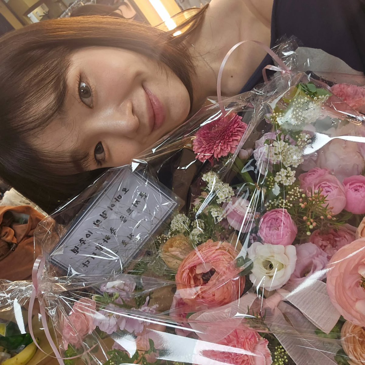 boo_421's tweet photo. 지호가 꽃 보냈나부다 . . 💐💐 https://t.co/k9TQ85Z6cl