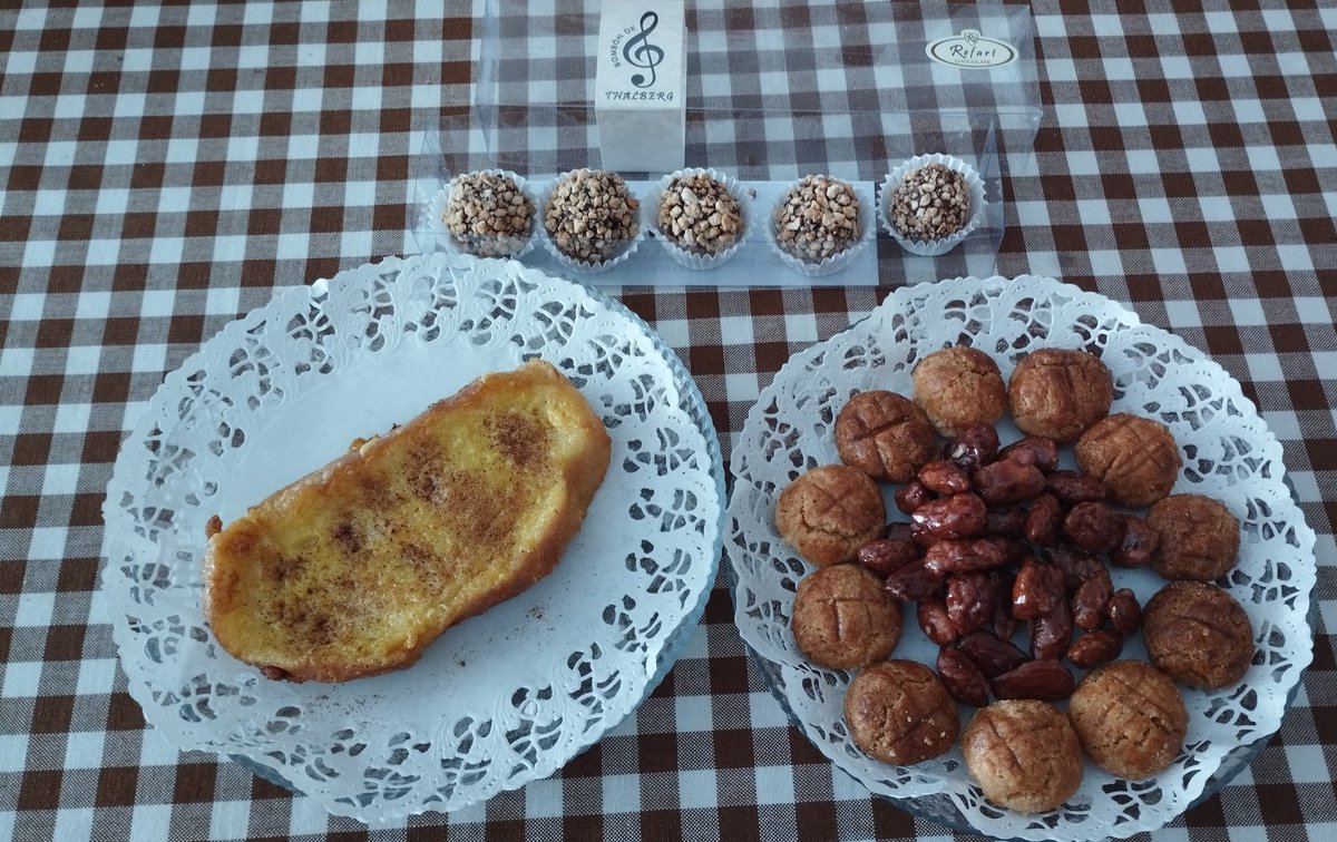 manquilefs's tweet photo. #VivirEnZamora
Domingo de #DosyPingada y cambio de @VinodeToro pasamos de "El Pillo" a "El Pícaro"de @matsuwines Postre: torrijas, aceitadas, garrapiñadas y bombones #Refart @AjosCuelga @garbanfuco @yendoporlavida @Rutavinotoro @embuti2Turista @alimentoszamora @tierradesabor https://t.co/RAj0hrM7NU