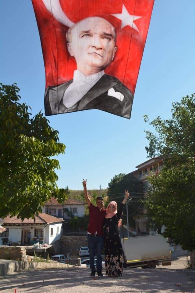 XGULERX's tweet photo. @Yilmaz_Ozdill İşte sizin gerçek yüzünüz bu resimler orijinal bunlar öyle insanlık coğrafyasında çekilmedi Yozgat Aydıncık ilçesinde bir CHP ilçe başkanı 🤔 https://t.co/2dofh8T3Bh