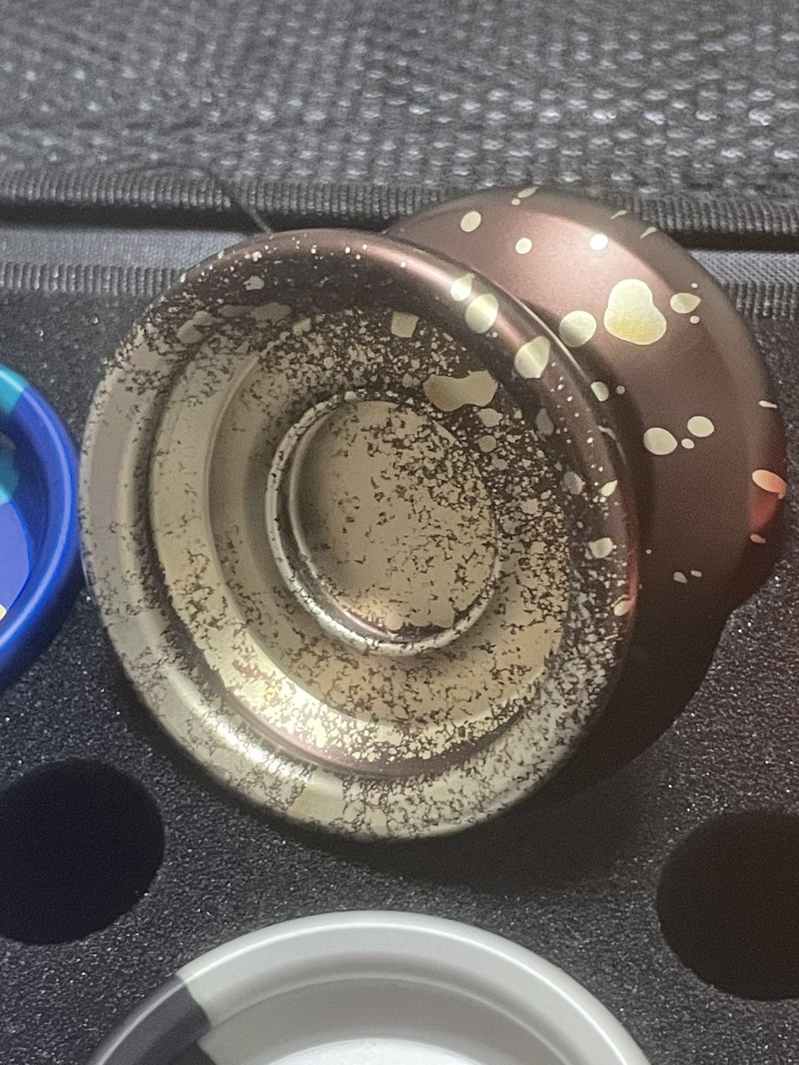 shutter_krownst's tweet image. #シャッター系
#gentrystein
#yoyofactory

このブラウンスプラッシュカラーのシャッターが、いつどのタイミングで出たのか不明なので知りたいのですが…
どなたか知っている方はいらっしゃいませんか〜？