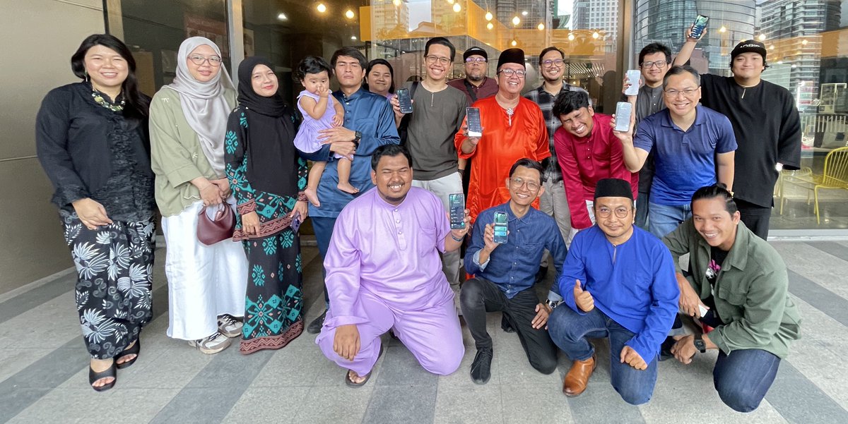 OfficialFadd's tweet photo. Great meetup ❤️

@jup_mobile look at us holding jup mobile apps ✨

Will try onboarding more people into Jupiverse but before that need to clear shadow ban from our local Jup account first @Jup_Malaysia 😅 https://t.co/iupIr0DChA