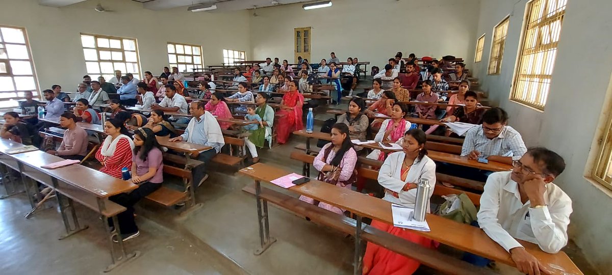 मध्यप्रदेश जन अभियान परिषद द्वारा भारत रत्न बाबासाहेब डॉ भीमराव अंबेडकर जी की जयंती पखवाड़ा के उपलक्ष्य में "जीवन, व्यक्तित्व एवं कृतित्व" विषय पर व्याख्यान कार्यक्रम का आयोजन सिविल लाइंस स्थित साइंस कॉलेज सिविल में किया गया।