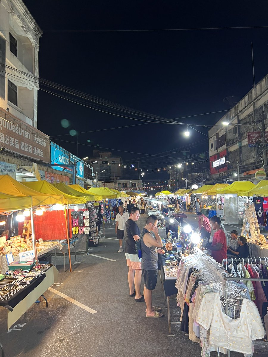 #ถนนคนเดินกระบี้