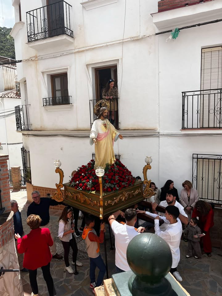 AxarquiaPlus's tweet photo. Domingo de Resurrección en Sayalonga. Fotos enviadas por el #ReporteroPlus
Jose Parra Extremera.
#AxarquiaPlus #Axarquia #Sayalonga #DomingoResureccion #SemanaSanta https://t.co/hWlyngyRZh