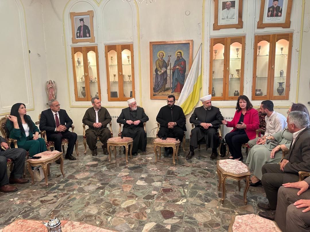 📍Şex Xeznewi, Süryani ve Ermeni kiliselelerini ziyaret etti

Şex Murşid Xeznewi ve ABD Uluslararası Dini Özgürlükler Komisyonu (USCIRF) eski başkanı Nadine Maenza, Paskalya vesilesiyle Qamişlo'daki Süryani ve Ermeni kiliselerini ziyaret etti.

t.me/Rojava_Gundemi