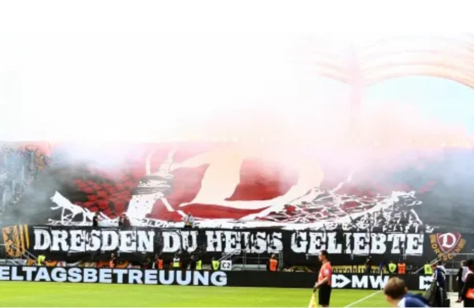 FreitalonTour's tweet photo. FCS vs SGD 1:4
Z: 16000
LIGA3
Absolute Leistung Jungs. Die nächsten Dreie..kommt gut heeme. AUUUUFFF DYNAMO #sgd1953 #ftlot #eastsidedresden #ultrasdynamo #away #liga3 #spitzenreiter #fcssgd Shot by IMAGO https://t.co/QhOnvBcm3u