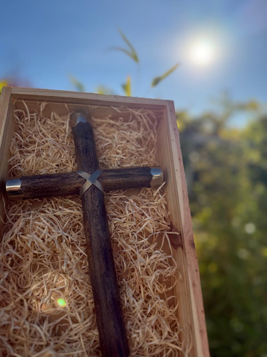 MarianoGaidoOk's tweet photo. En esta Pascua,  recordamos el verdadero significado de la renovación y la esperanza.
Esta hermosa cruz fue un regalo de amigos muy especiales, y hoy al mirarla me recuerda el valor de la fe y el compromiso, pilares que nos unen como comunidad.
¡Felices Pascuas vecinas y vecinos! https://t.co/j2VgmlfUxw