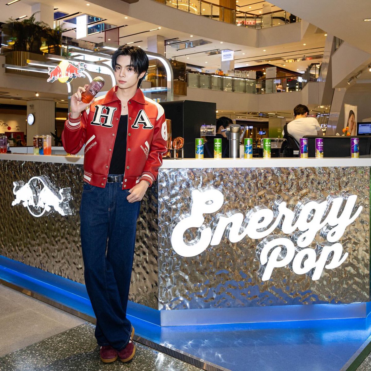 TangtonOfficial's tweet photo. IG POST [UPDATE]

🗓 20/04/68

เห็นใครๆก็แวะมาเติม energy ที่นี่แล้วพลังเหลือสุดๆ ผมเลยขอมาสตาร์ทความเฟรช เติมความคูลให้ตัวเองบ้าง

#Tangtonjinnaphop  #บีกินของตั้งต้น
#RedBullEnergyPOP #จุดPOPเติมFRESH #MocktailEnergy #TCP #TCPGroup https://t.co/cWlRP7yu0O