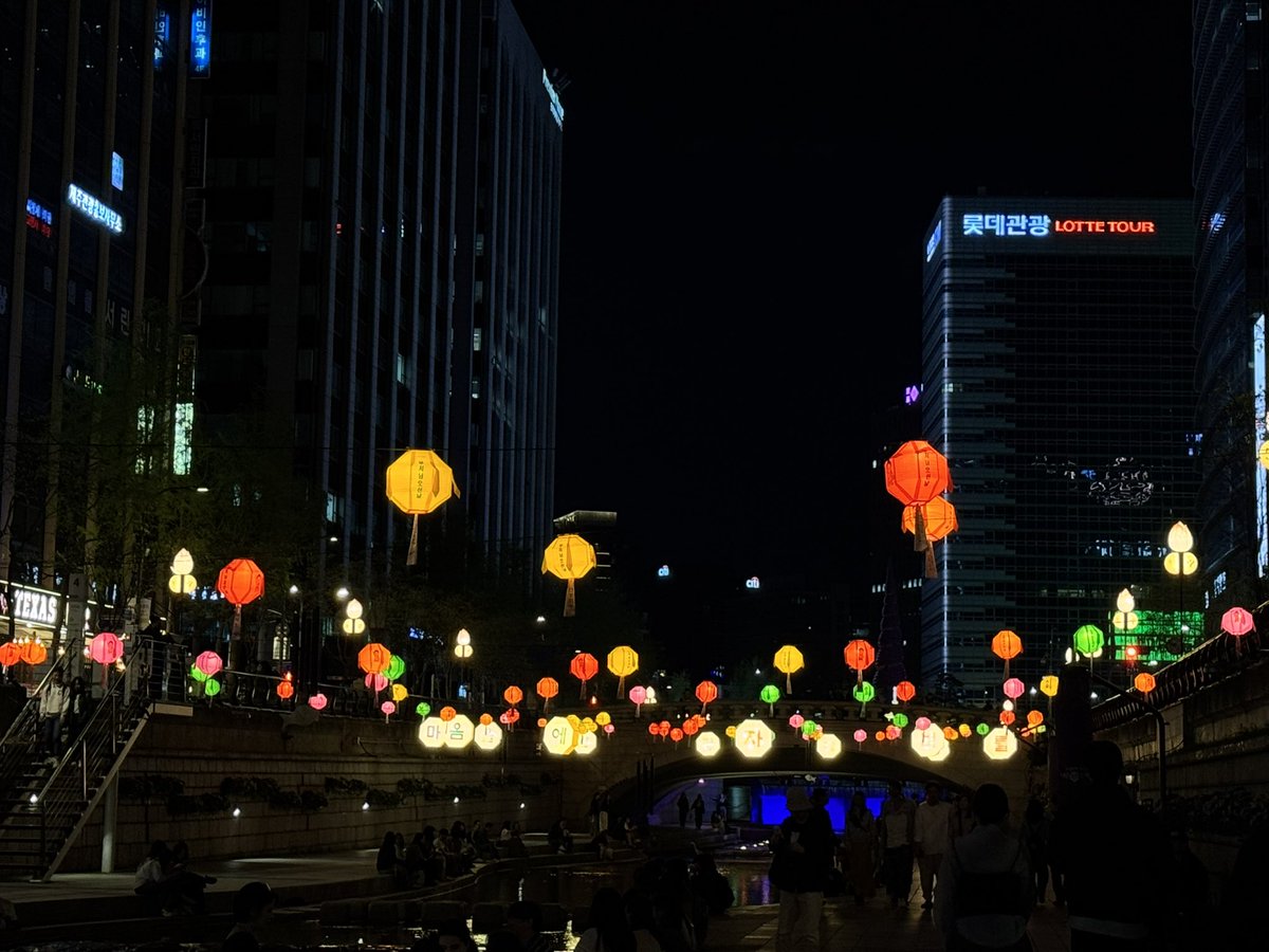 5月5日まで韓国の清渓川行ったら
こんな綺麗な提灯🏮見れますよ❤︎
